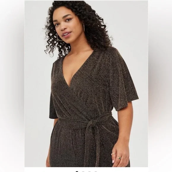 Elegant Black Jumpsuit - Picture 3 of 4